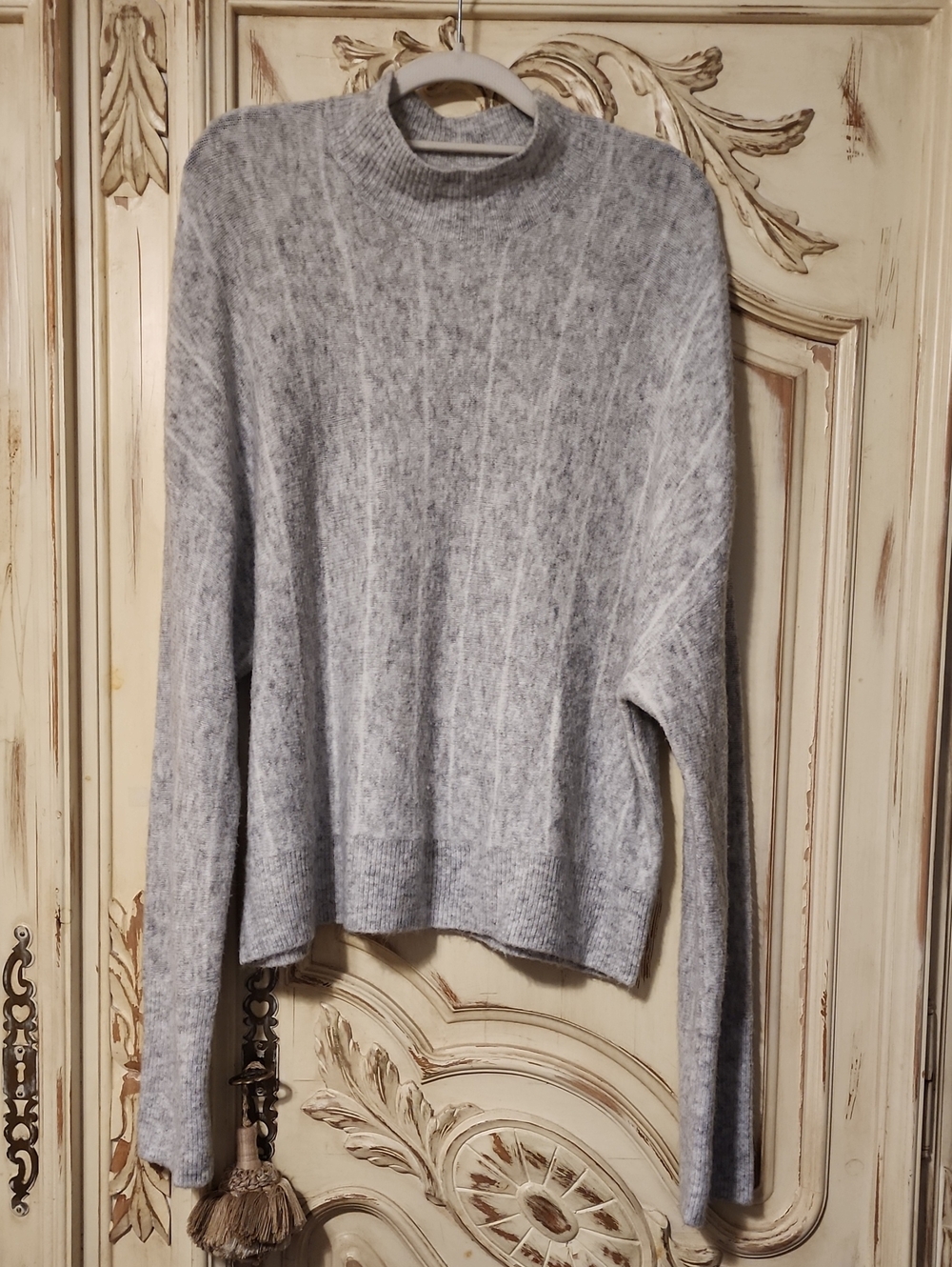 AMUSE Fuzzy Crewneck Sweater Gray Large